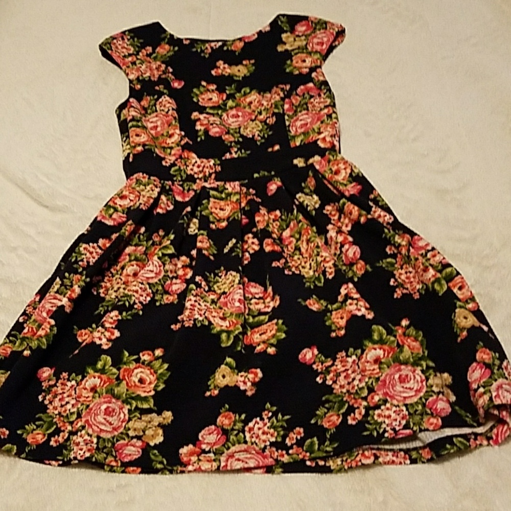 Darling vintage floral dress